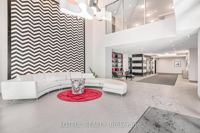 701 - 98 Richmond Road