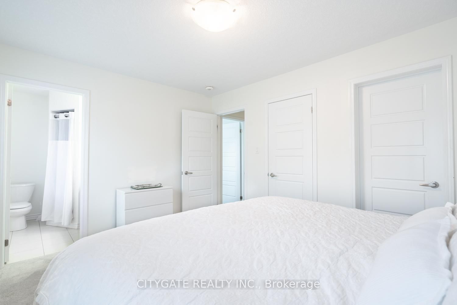 Townhouse for sale at 69 Mcmonies Drive, Hamilton, Ontario, L8B 0A5 - Waterdown - MLS: X12810870