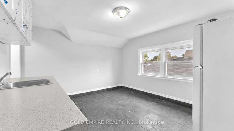 UPPER - 908 Trafalgar St, London East, N5Z 1G2 | Image 2