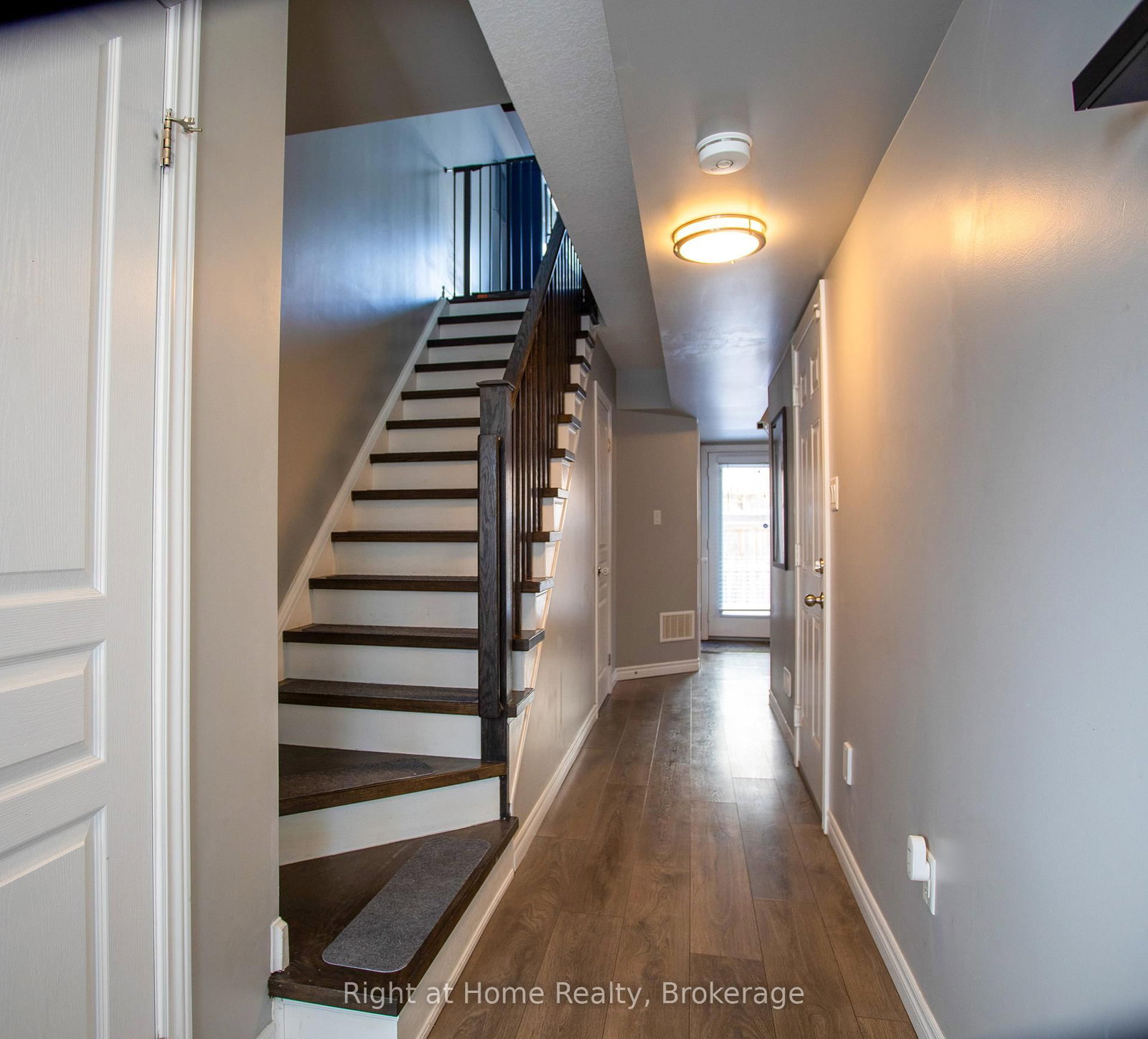 18 England Terrace - Photo 3