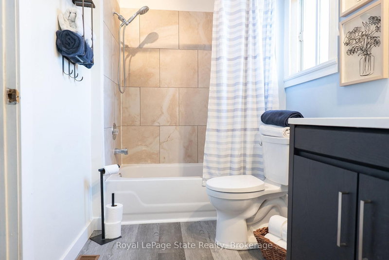 717 Knox Ave, Hamilton, L8H 6K7 | Image 3