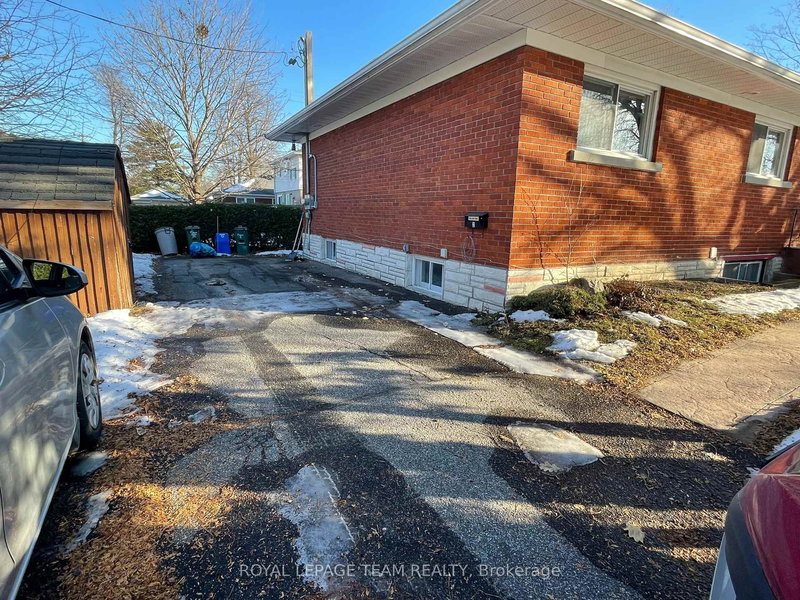 2 - 1627 Chaucer Ave, Ottawa, K1G 0R7 | Image 2