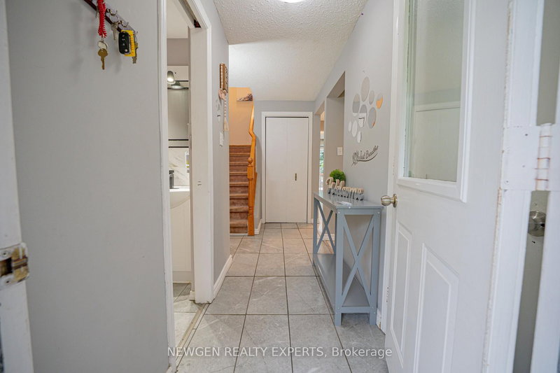 92 Highland Cres, Kitchener, N2M 5C1 | Image 3
