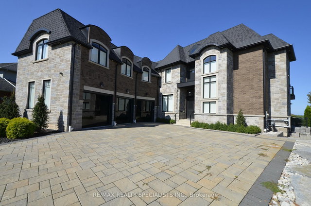 16 SHORELINE Crescent