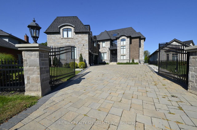 16 SHORELINE Crescent