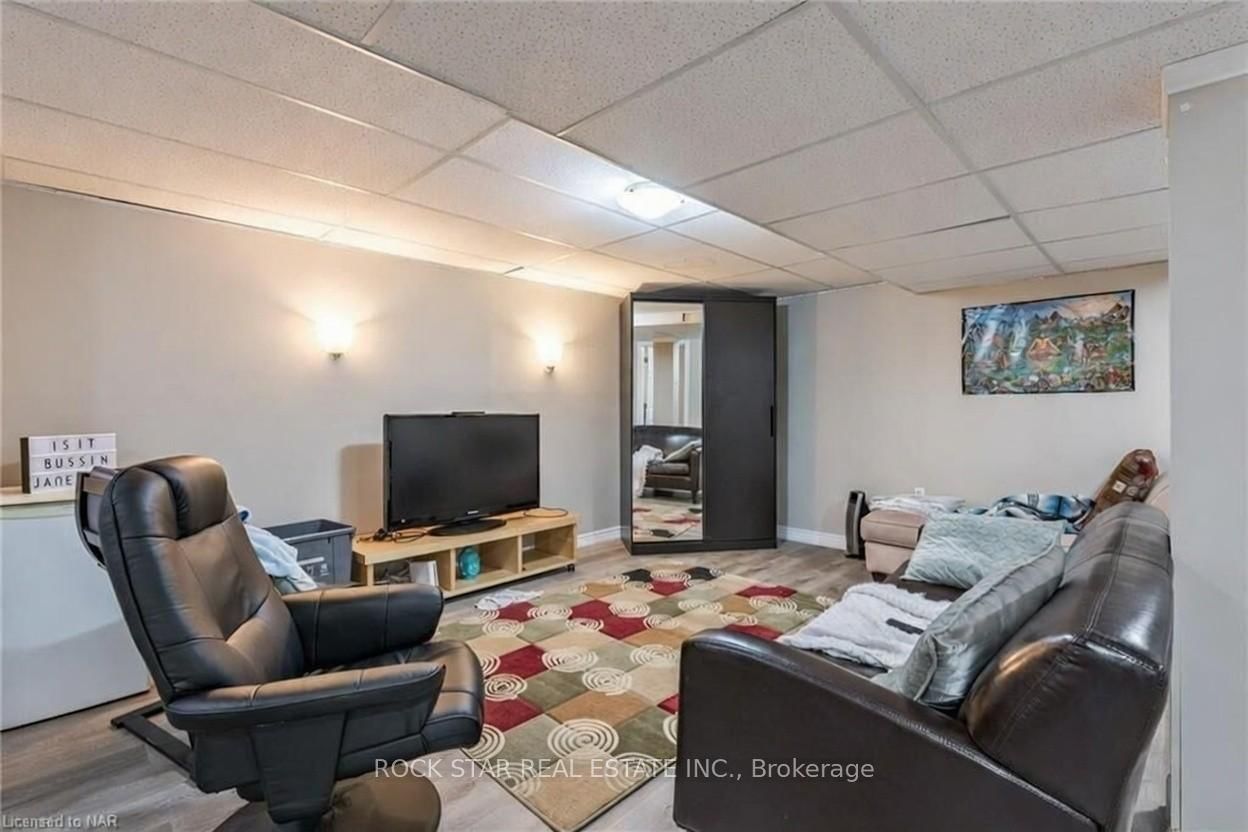 Detached House for sale at 25 Warkdale Drive, St. Catharines, Ontario, L2T 2V8 - Burleigh Hill - MLS: X12813178