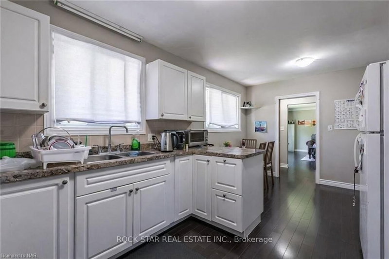 25 Warkdale Dr, St. Catharines, L2T 2V8 | Image 3