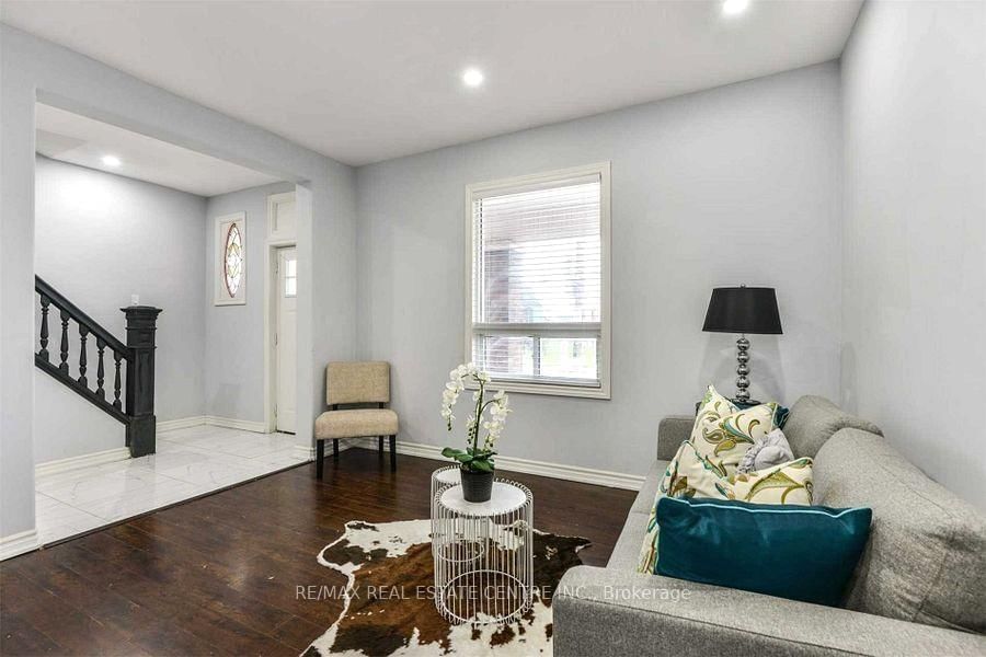 Detached House for sale at 439 Wentworth Street, Hamilton, Ontario, L8L 5W6 - Industrial Sector - MLS: X12813264