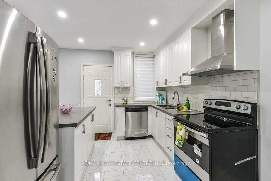 Detached House for sale at 439 Wentworth Street, Hamilton, Ontario, L8L 5W6 - Industrial Sector - MLS: X12813264