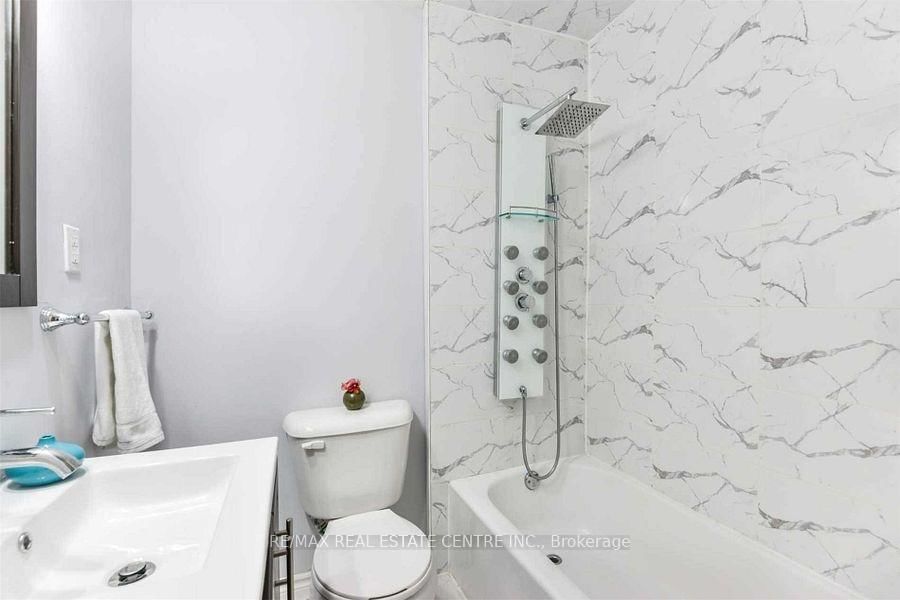 Detached House for sale at 439 Wentworth Street, Hamilton, Ontario, L8L 5W6 - Industrial Sector - MLS: X12813264