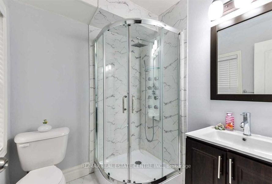 Detached House for sale at 439 Wentworth Street, Hamilton, Ontario, L8L 5W6 - Industrial Sector - MLS: X12813264