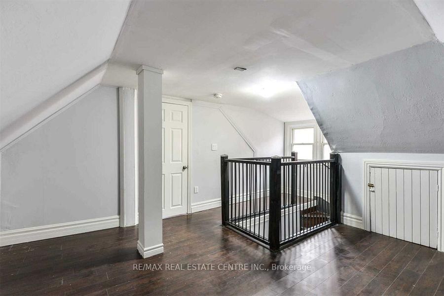 Detached House for sale at 439 Wentworth Street, Hamilton, Ontario, L8L 5W6 - Industrial Sector - MLS: X12813264