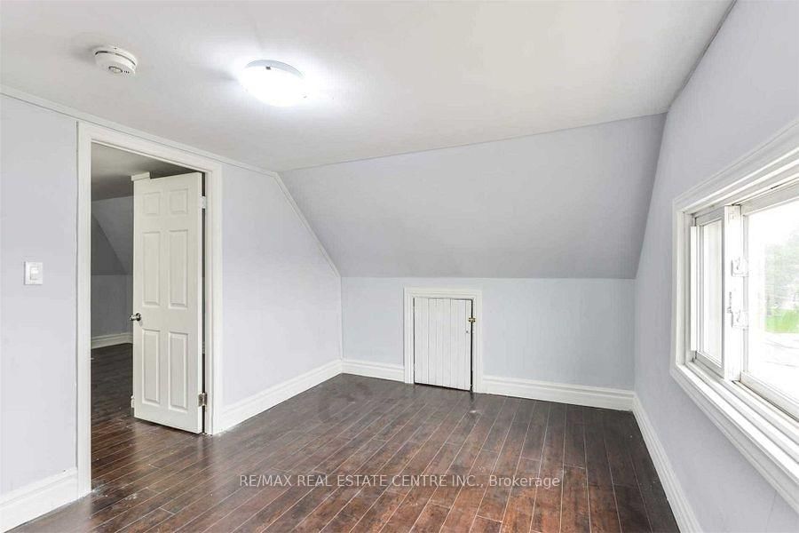 Detached House for sale at 439 Wentworth Street, Hamilton, Ontario, L8L 5W6 - Industrial Sector - MLS: X12813264