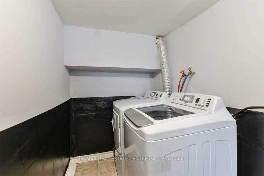 Detached House for sale at 439 Wentworth Street, Hamilton, Ontario, L8L 5W6 - Industrial Sector - MLS: X12813264