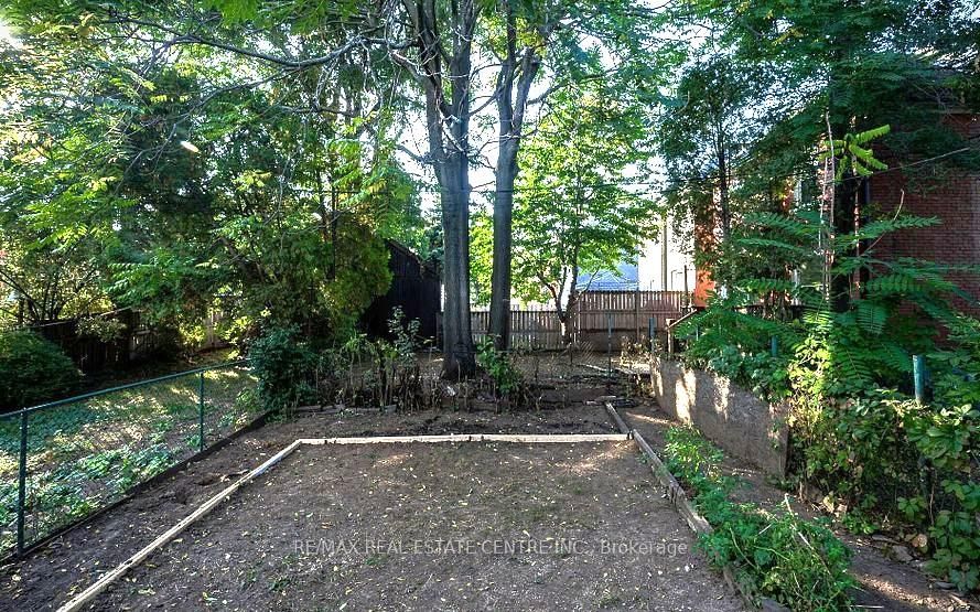 Detached House for sale at 439 Wentworth Street, Hamilton, Ontario, L8L 5W6 - Industrial Sector - MLS: X12813264