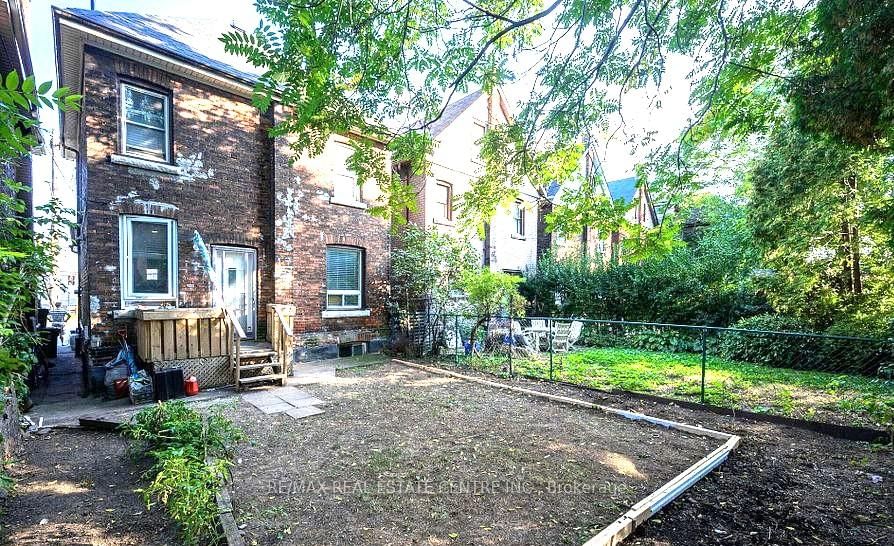 Detached House for sale at 439 Wentworth Street, Hamilton, Ontario, L8L 5W6 - Industrial Sector - MLS: X12813264