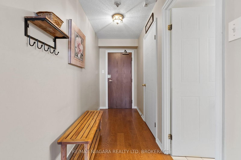 402 - 5100 Dorchester Rd, Niagara Falls, L2E 7H4 | Image 2