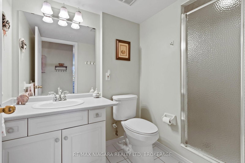 402 - 5100 Dorchester Rd, Niagara Falls, L2E 7H4 | Image 3