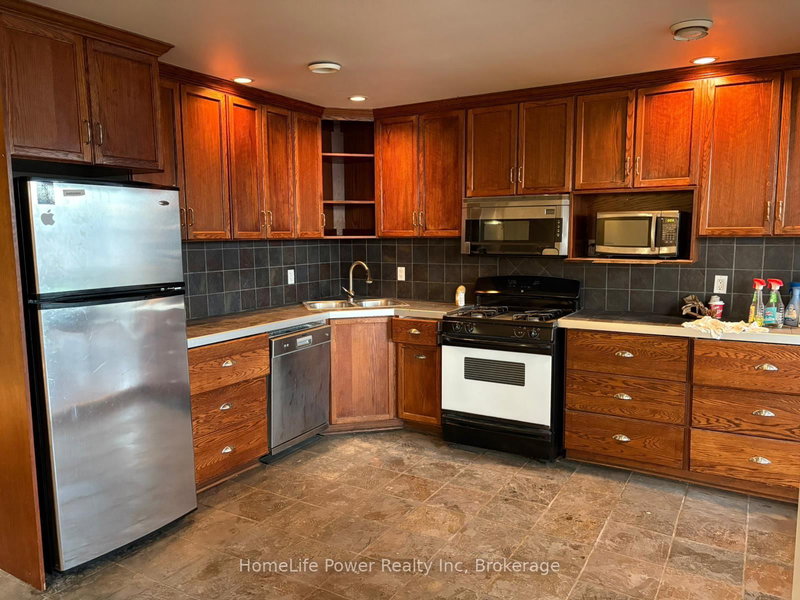 Upper Unit - 1426 Victoria St N, Kitchener, N2B 3E2 | Image 3