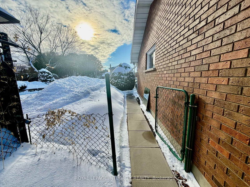 B - 2175 Martha Ave, Ottawa, K1G 1K6 | Image 3