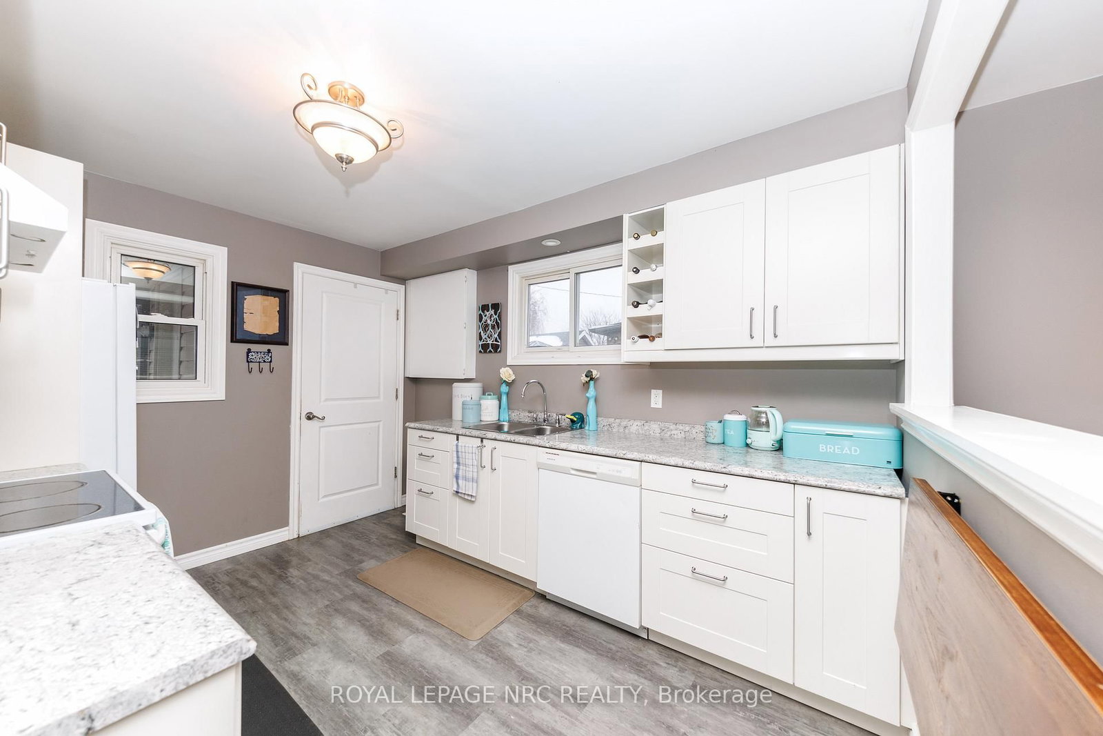 Detached House for sale at 40 Shakespeare Avenue, St. Catharines, Ontario, L2R 6M6 - Haig - MLS: X12813496