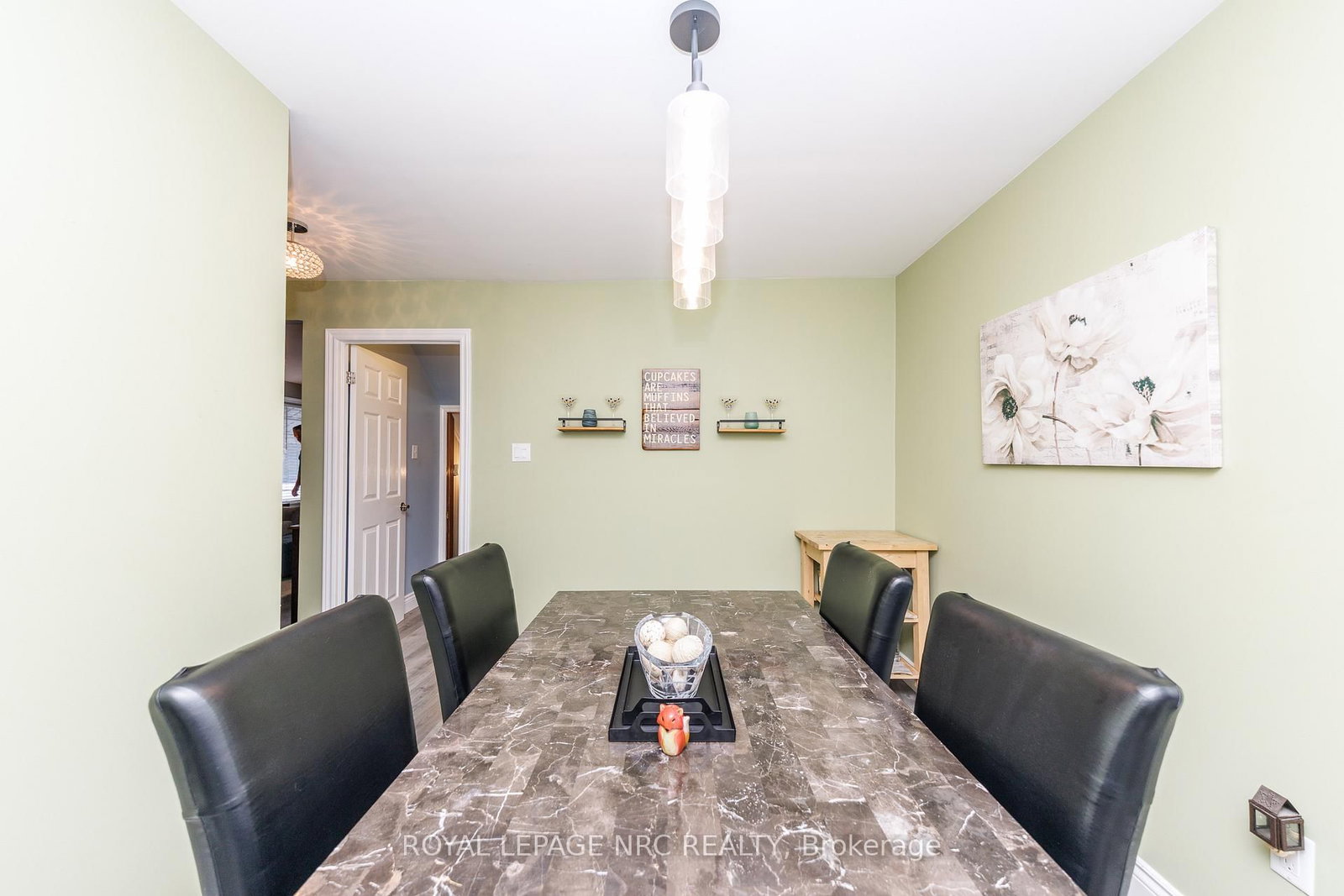 Detached House for sale at 40 Shakespeare Avenue, St. Catharines, Ontario, L2R 6M6 - Haig - MLS: X12813496