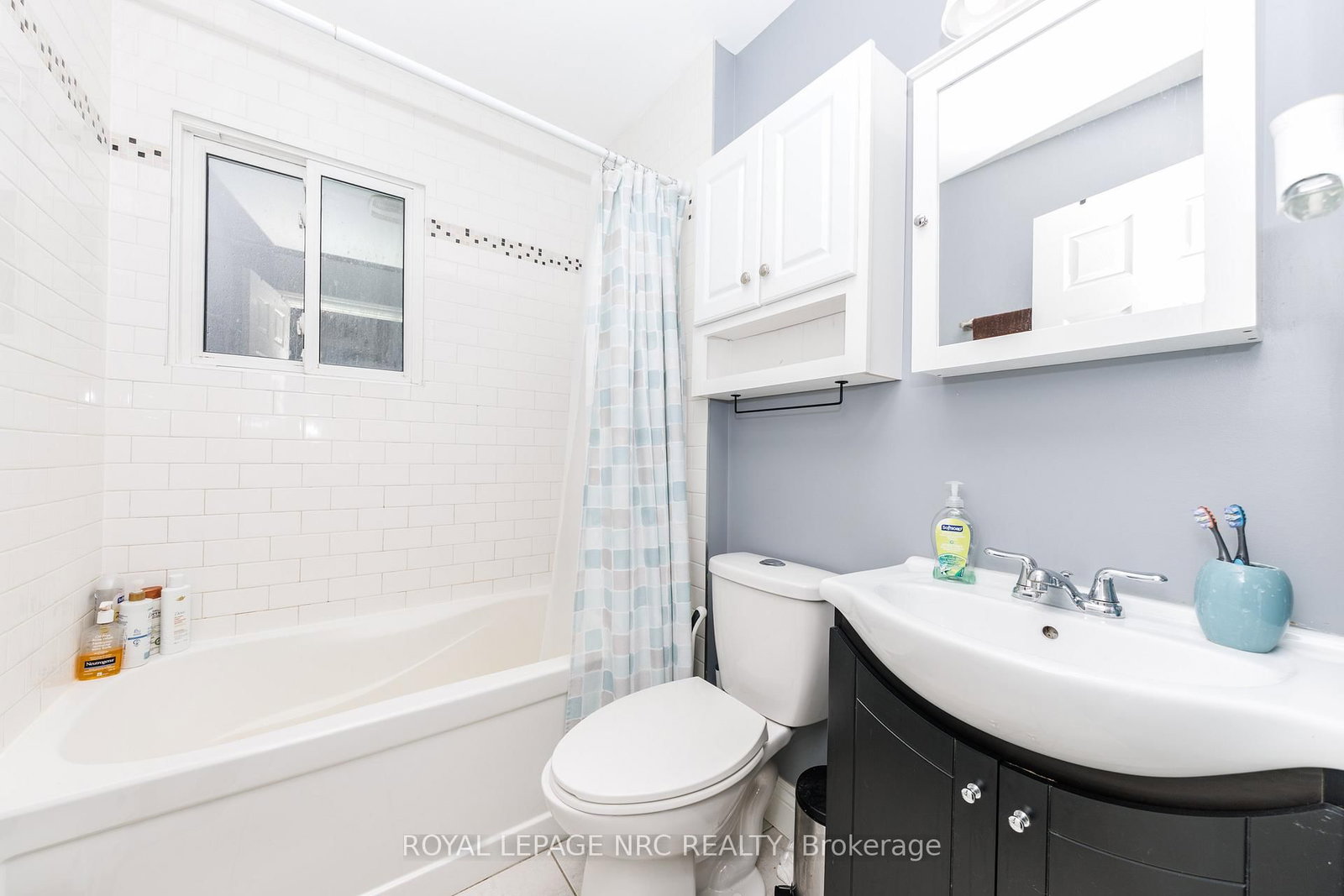 Detached House for sale at 40 Shakespeare Avenue, St. Catharines, Ontario, L2R 6M6 - Haig - MLS: X12813496