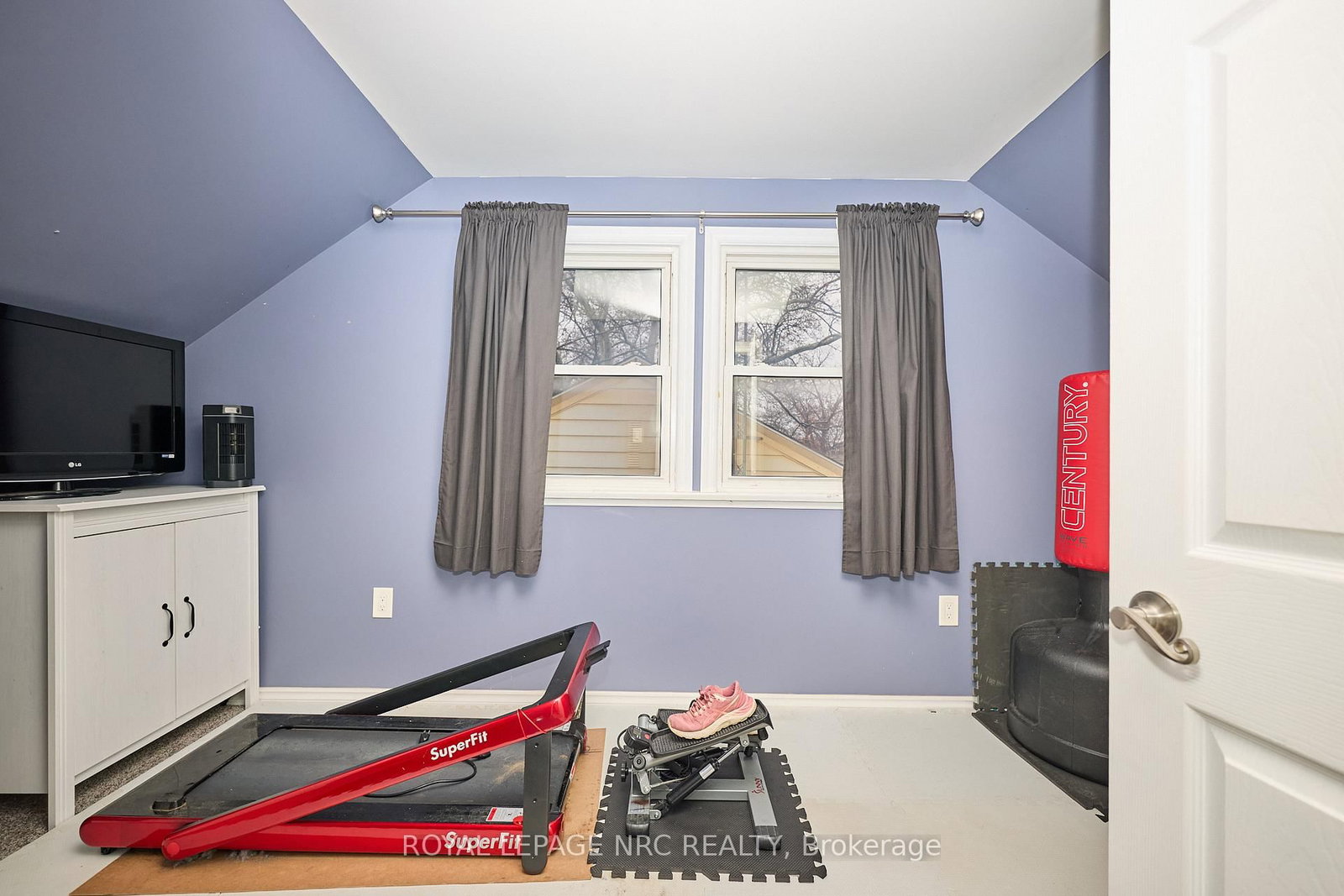 Detached House for sale at 40 Shakespeare Avenue, St. Catharines, Ontario, L2R 6M6 - Haig - MLS: X12813496