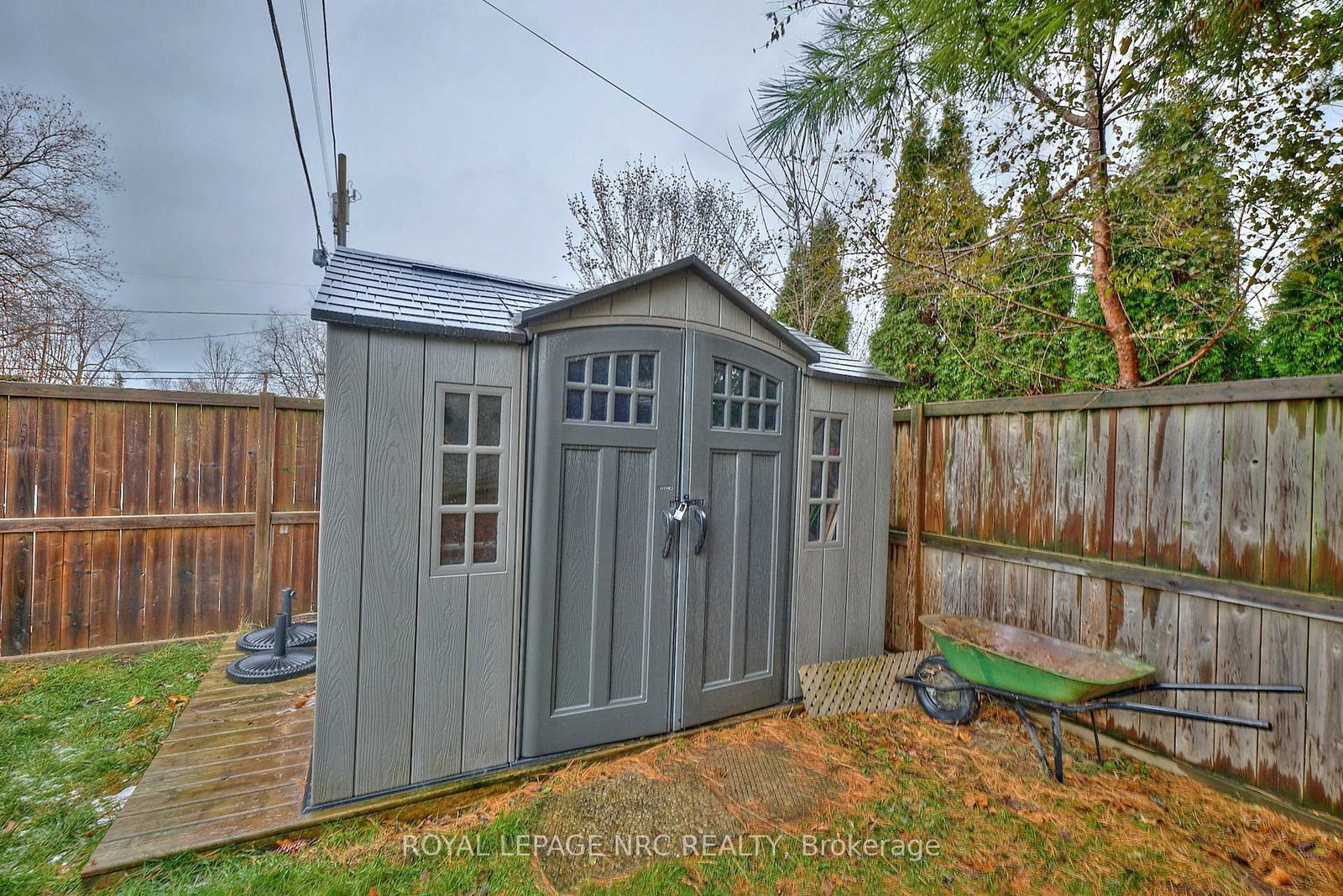 Detached House for sale at 40 Shakespeare Avenue, St. Catharines, Ontario, L2R 6M6 - Haig - MLS: X12813496