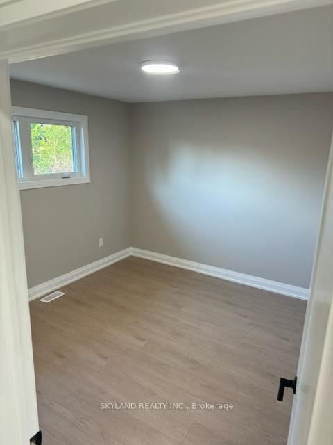 Detached House for lease at Upper-21 Nova Drive, Hamilton, Ontario, L8T 2P4 - Huntington - MLS: X12813686