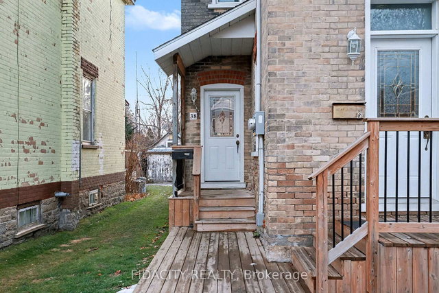 38 Winnifred Street N