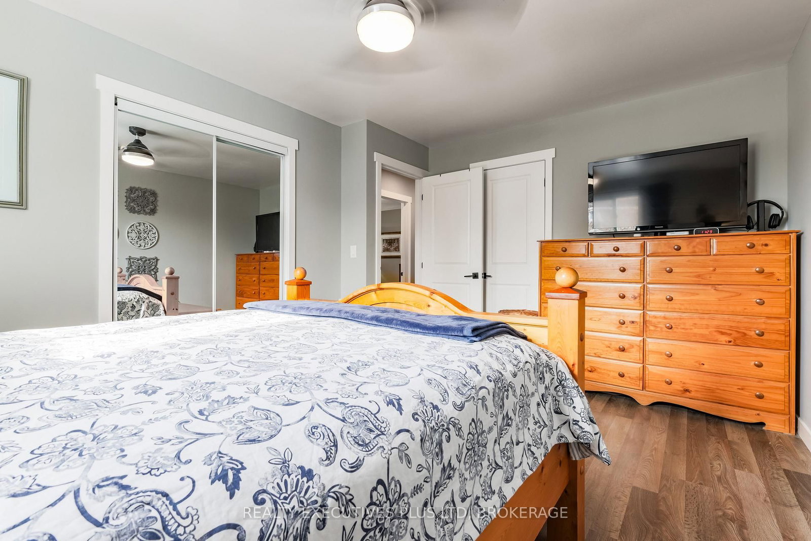 Detached House for sale at 363 Emerick Avenue, Fort Erie, Ontario, L2A 2W8 - Central - MLS: X12814248