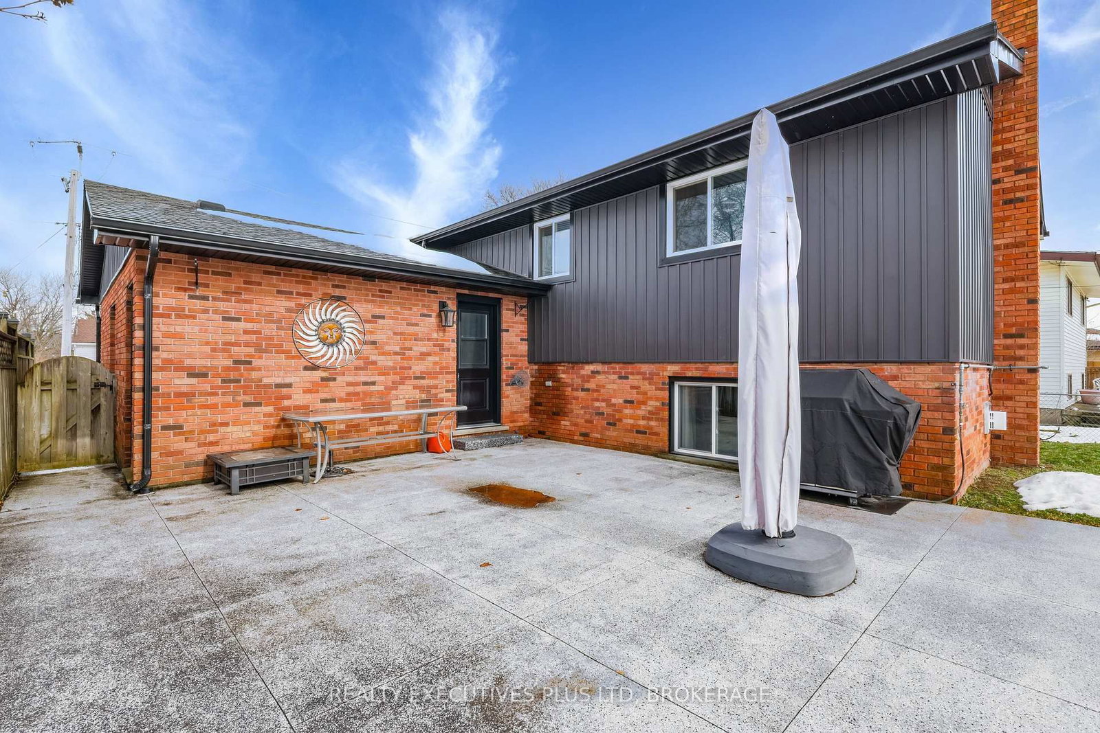 Detached House for sale at 363 Emerick Avenue, Fort Erie, Ontario, L2A 2W8 - Central - MLS: X12814248