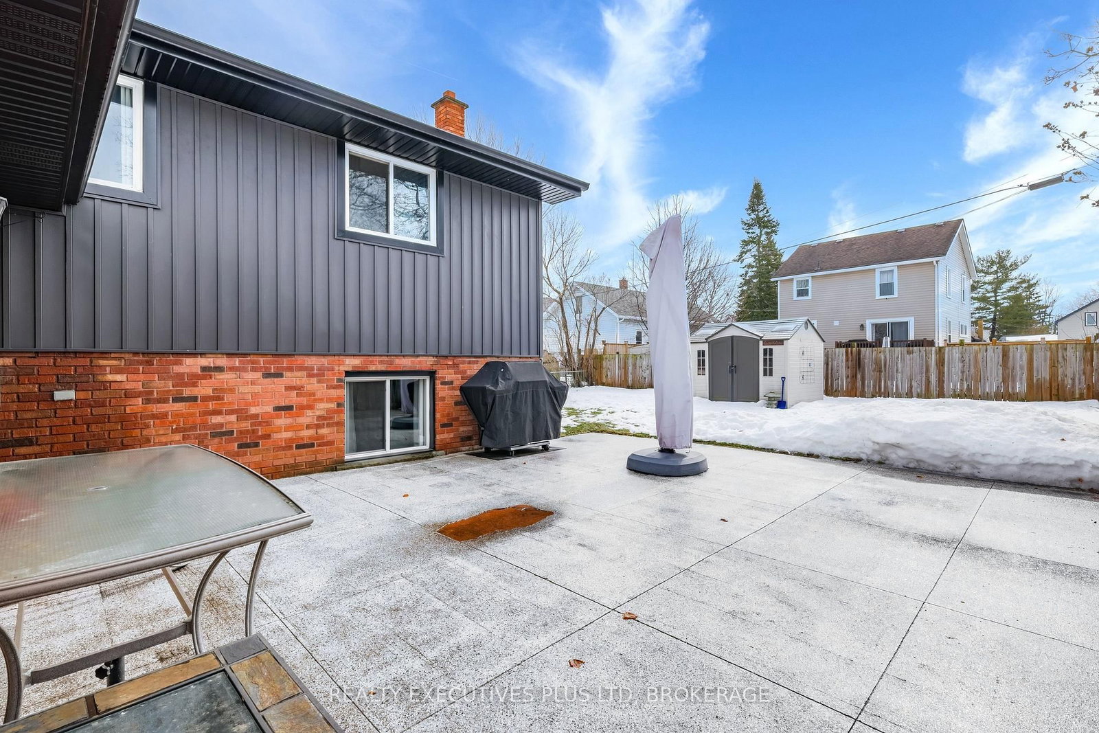 Detached House for sale at 363 Emerick Avenue, Fort Erie, Ontario, L2A 2W8 - Central - MLS: X12814248