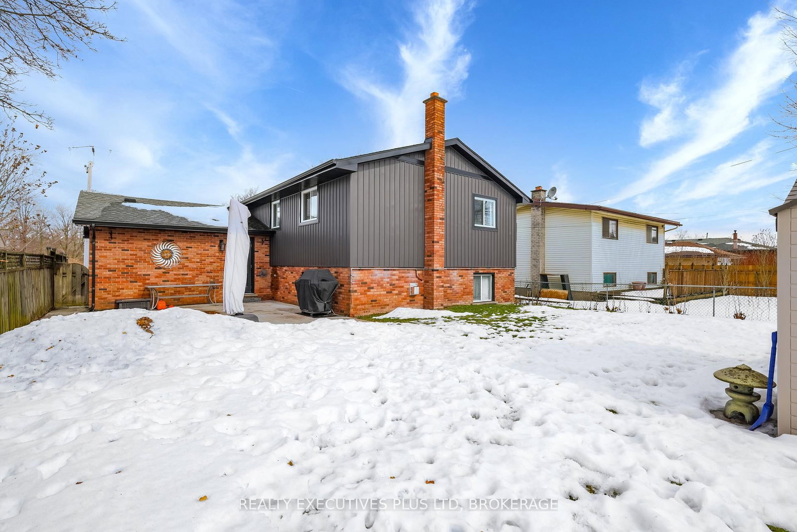 Detached House for sale at 363 Emerick Avenue, Fort Erie, Ontario, L2A 2W8 - Central - MLS: X12814248