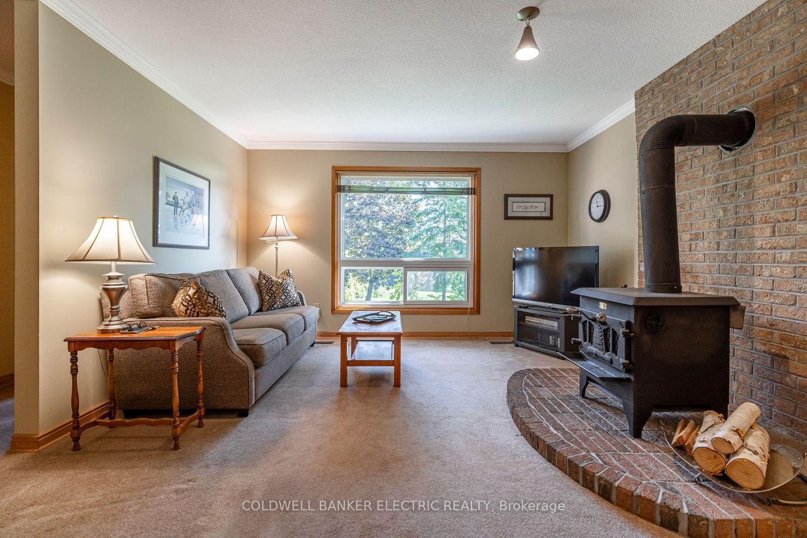 Detached House for sale at 962 Golfview Road, Peterborough, Ontario, K9J 7W4 - Otonabee Ward 1 - MLS: X12814460