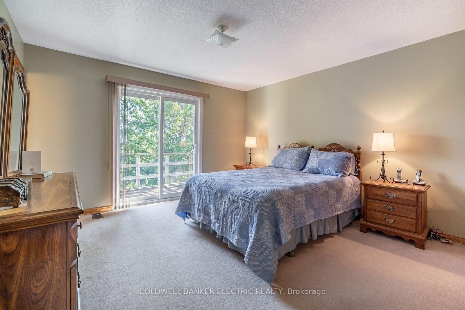 Detached House for sale at 962 Golfview Road, Peterborough, Ontario, K9J 7W4 - Otonabee Ward 1 - MLS: X12814460