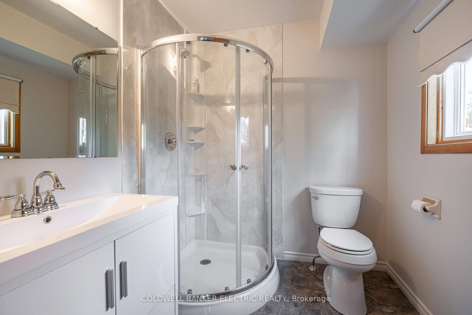 Detached House for sale at 962 Golfview Road, Peterborough, Ontario, K9J 7W4 - Otonabee Ward 1 - MLS: X12814460