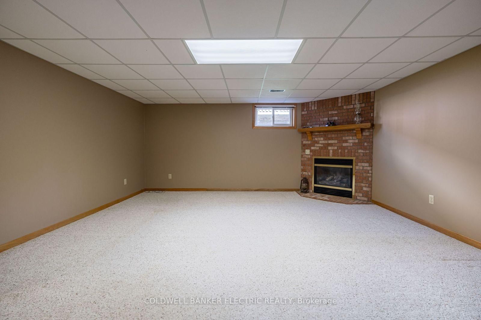 Detached House for sale at 962 Golfview Road, Peterborough, Ontario, K9J 7W4 - Otonabee Ward 1 - MLS: X12814460