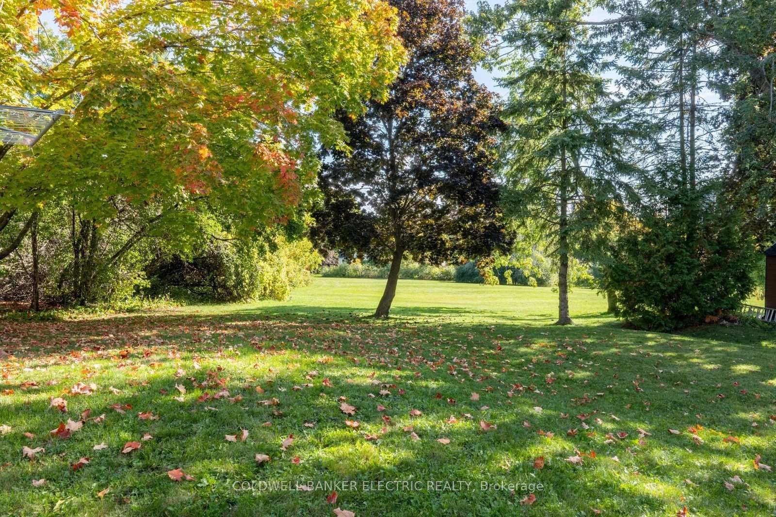 Detached House for sale at 962 Golfview Road, Peterborough, Ontario, K9J 7W4 - Otonabee Ward 1 - MLS: X12814460