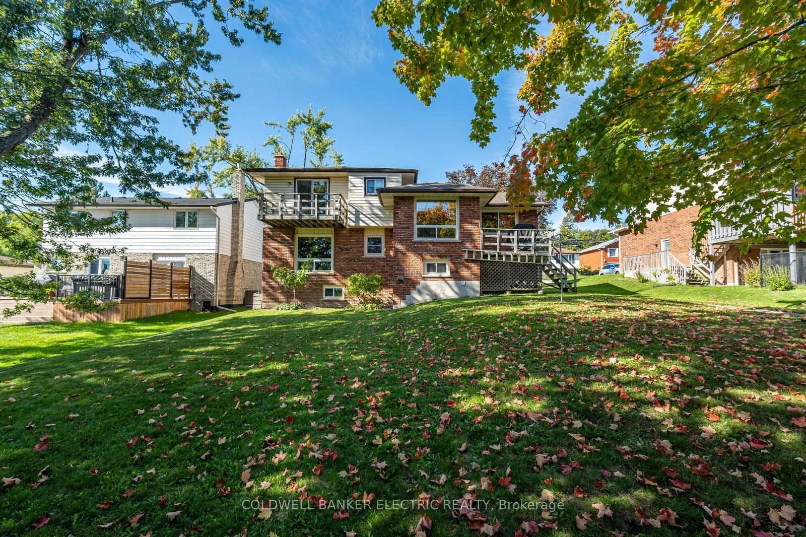 Detached House for sale at 962 Golfview Road, Peterborough, Ontario, K9J 7W4 - Otonabee Ward 1 - MLS: X12814460