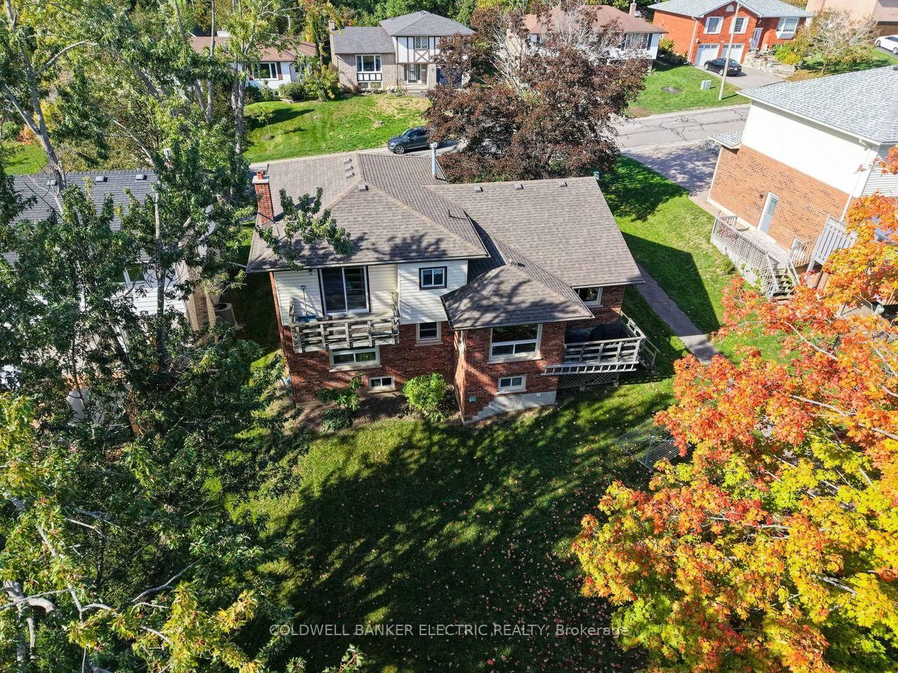 Detached House for sale at 962 Golfview Road, Peterborough, Ontario, K9J 7W4 - Otonabee Ward 1 - MLS: X12814460