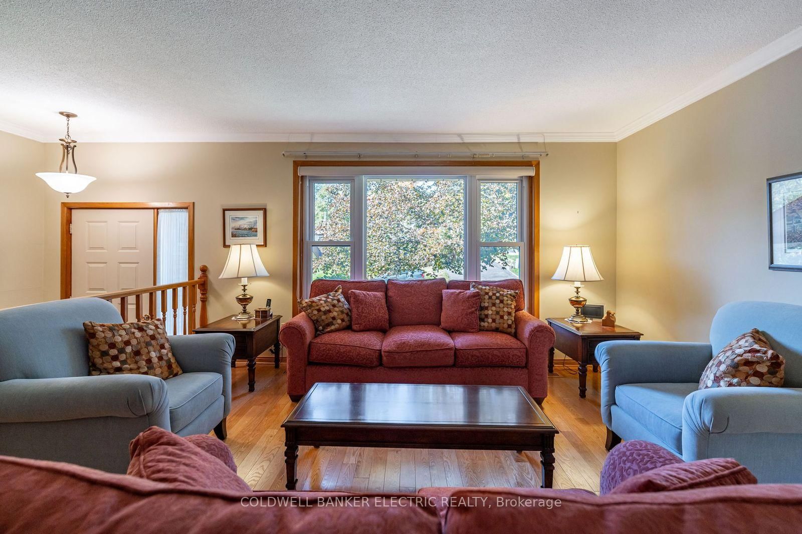 Detached House for sale at 962 Golfview Road, Peterborough, Ontario, K9J 7W4 - Otonabee Ward 1 - MLS: X12814460