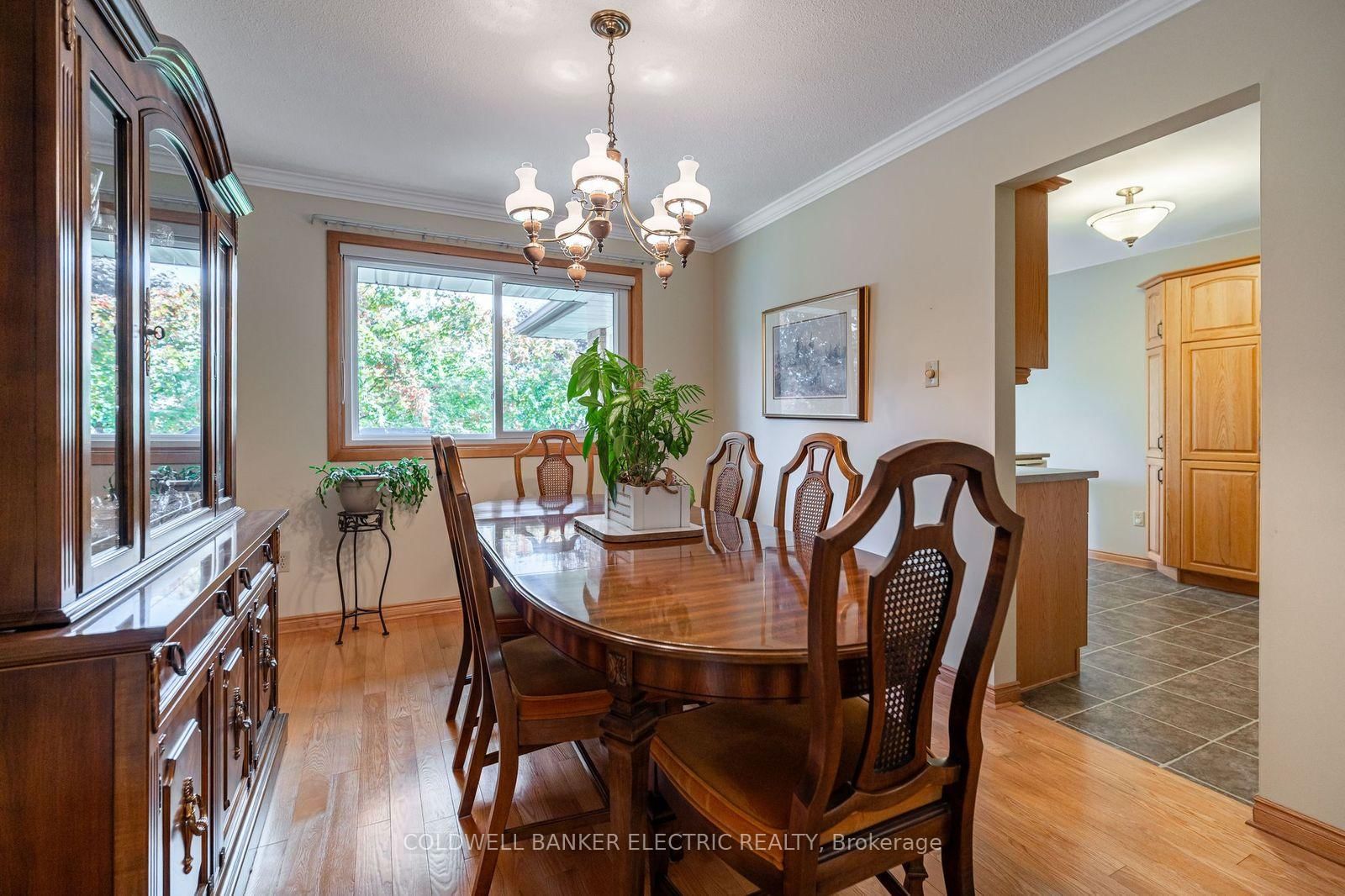 Detached House for sale at 962 Golfview Road, Peterborough, Ontario, K9J 7W4 - Otonabee Ward 1 - MLS: X12814460