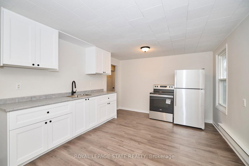 home for lease on 3-33 Lock Street