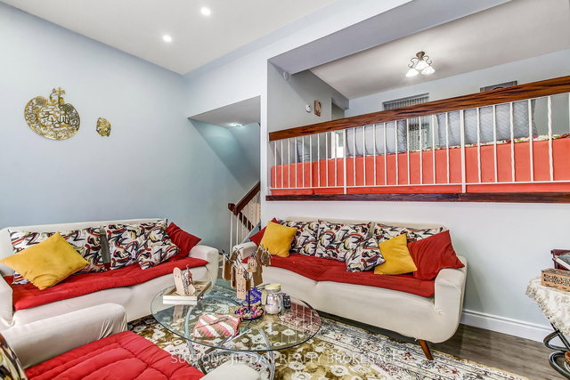 44 - 300 SANDRINGHAM Crescent