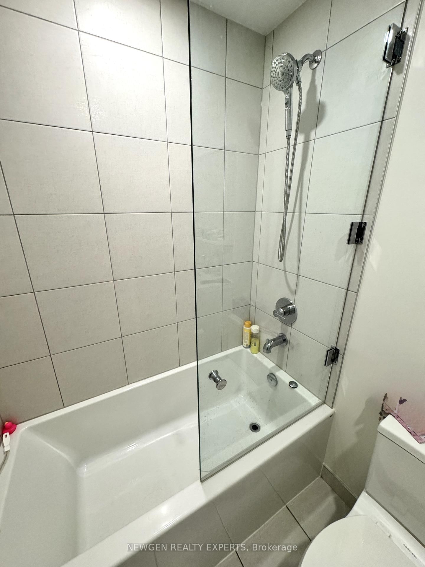 Condo for sale at 1220-212 King William Street, Hamilton, Ontario, L8R 0A7 - Beasley - MLS: X12814956