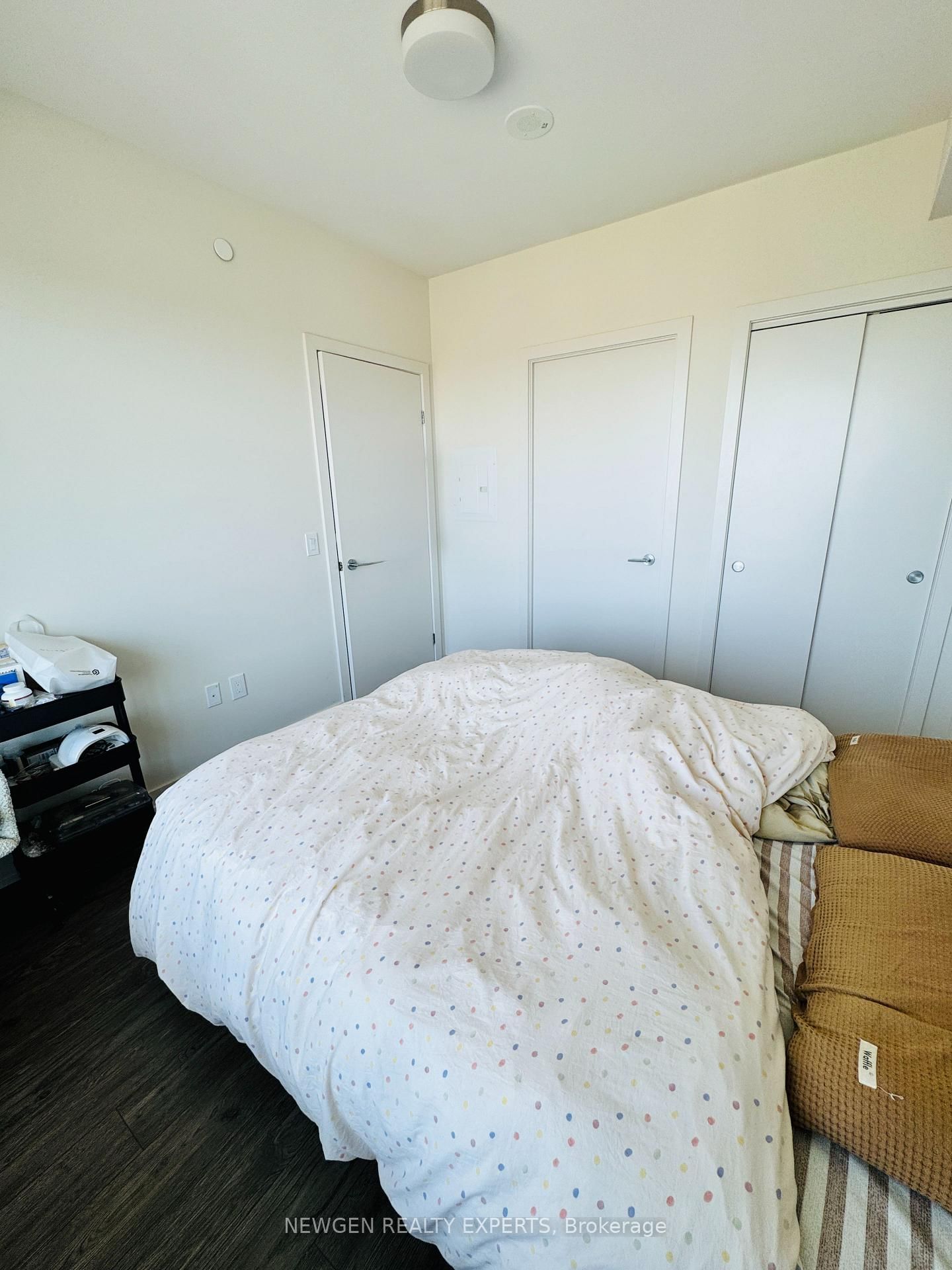 Condo for sale at 1220-212 King William Street, Hamilton, Ontario, L8R 0A7 - Beasley - MLS: X12814956