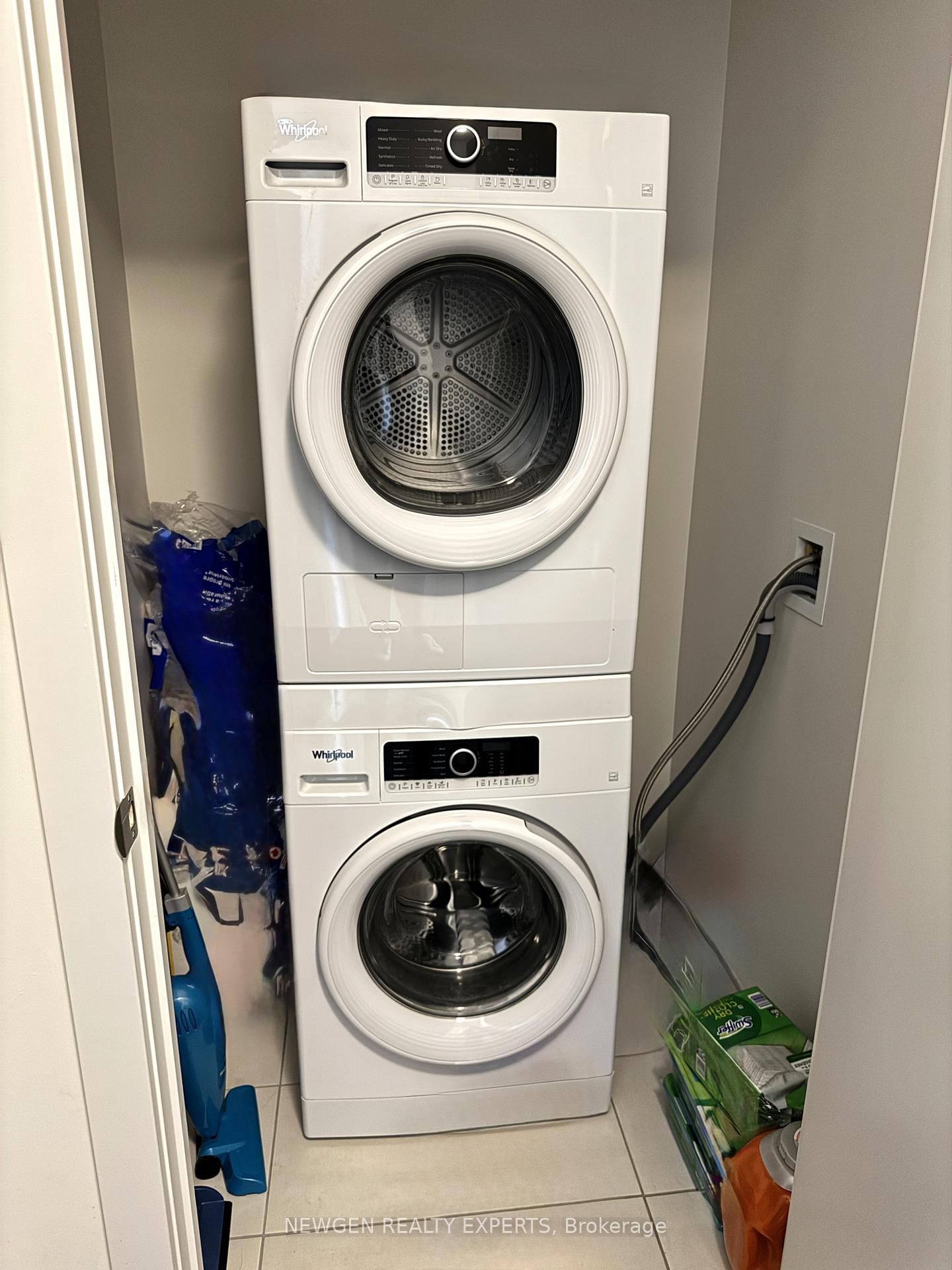 Condo for sale at 1220-212 King William Street, Hamilton, Ontario, L8R 0A7 - Beasley - MLS: X12814956