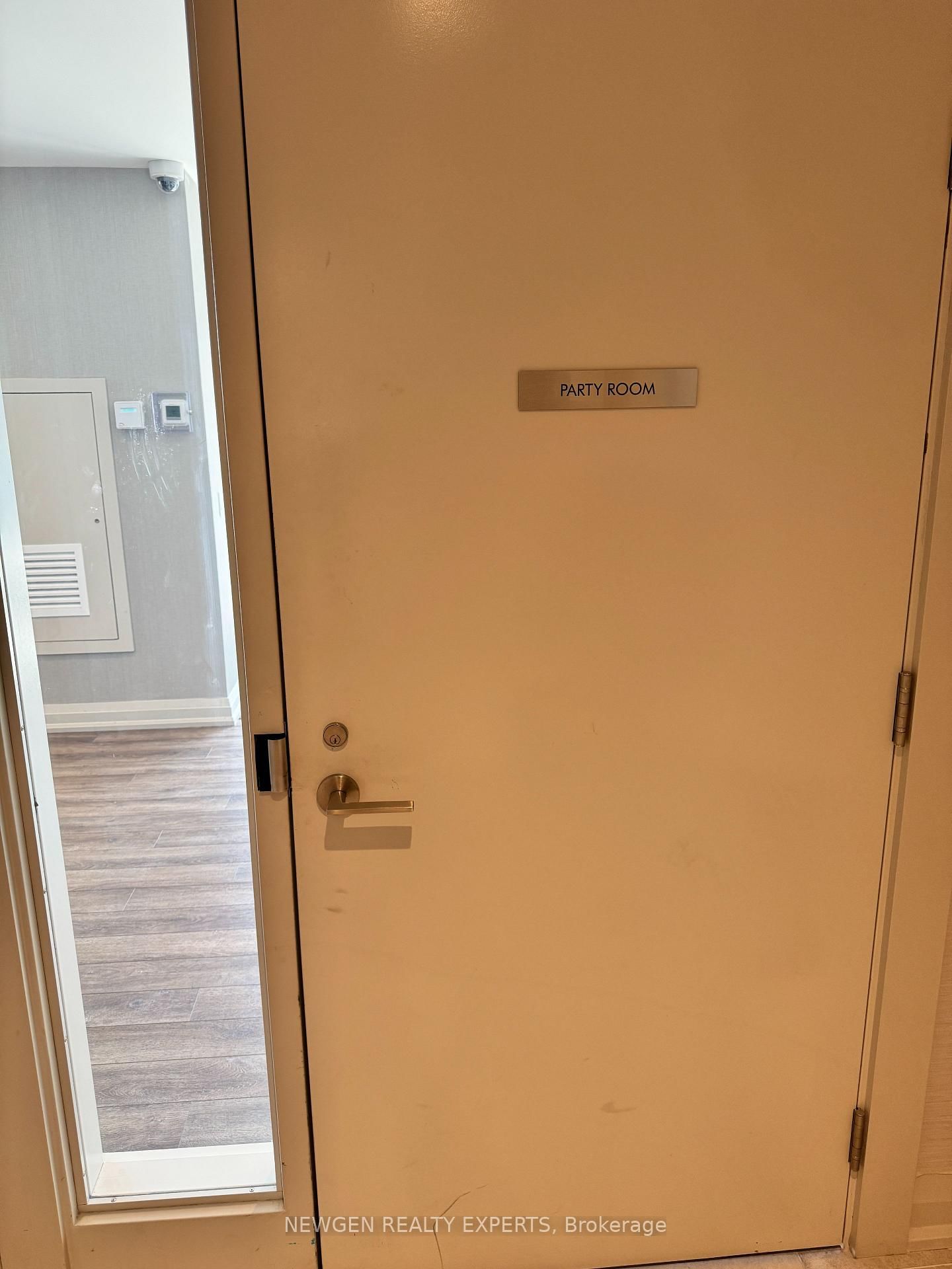 Condo for sale at 1220-212 King William Street, Hamilton, Ontario, L8R 0A7 - Beasley - MLS: X12814956